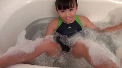 11才js5年生ジュニアアイドルがピチピチ競泳水着でスジクッキリ！！