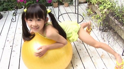 9才jsジュニアアイドルのキュートなロリボディをじっくりたっぷり！！
